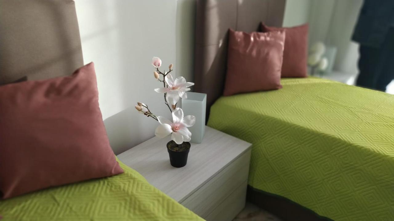 Malias Apartment Bari Bagian luar foto